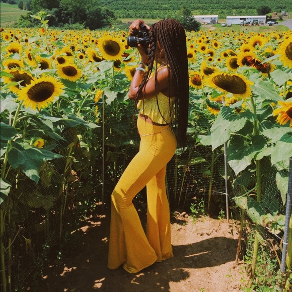 💛Meet Your Posher, Shani💛 - Picture 1 of 7